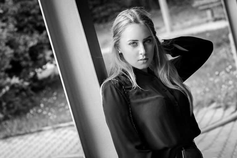 Fashion in the Digital Age: Navigating Online Shopping Platforms