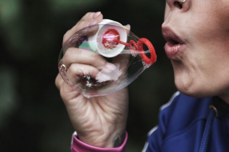 Fashion Sustainability in Celebrity Red Carpet Culture: Trends and Practices